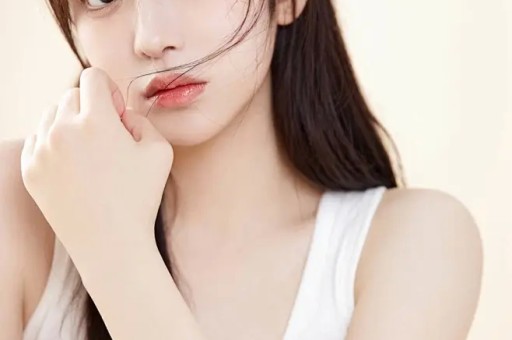 斗鱼女主播忘关摄像头私密画面流出！虚假人设彻底翻车