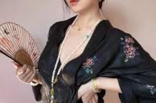 “渣女”谢芷蕙：与陈冠希的爱恨情仇300张艳照让人沸腾